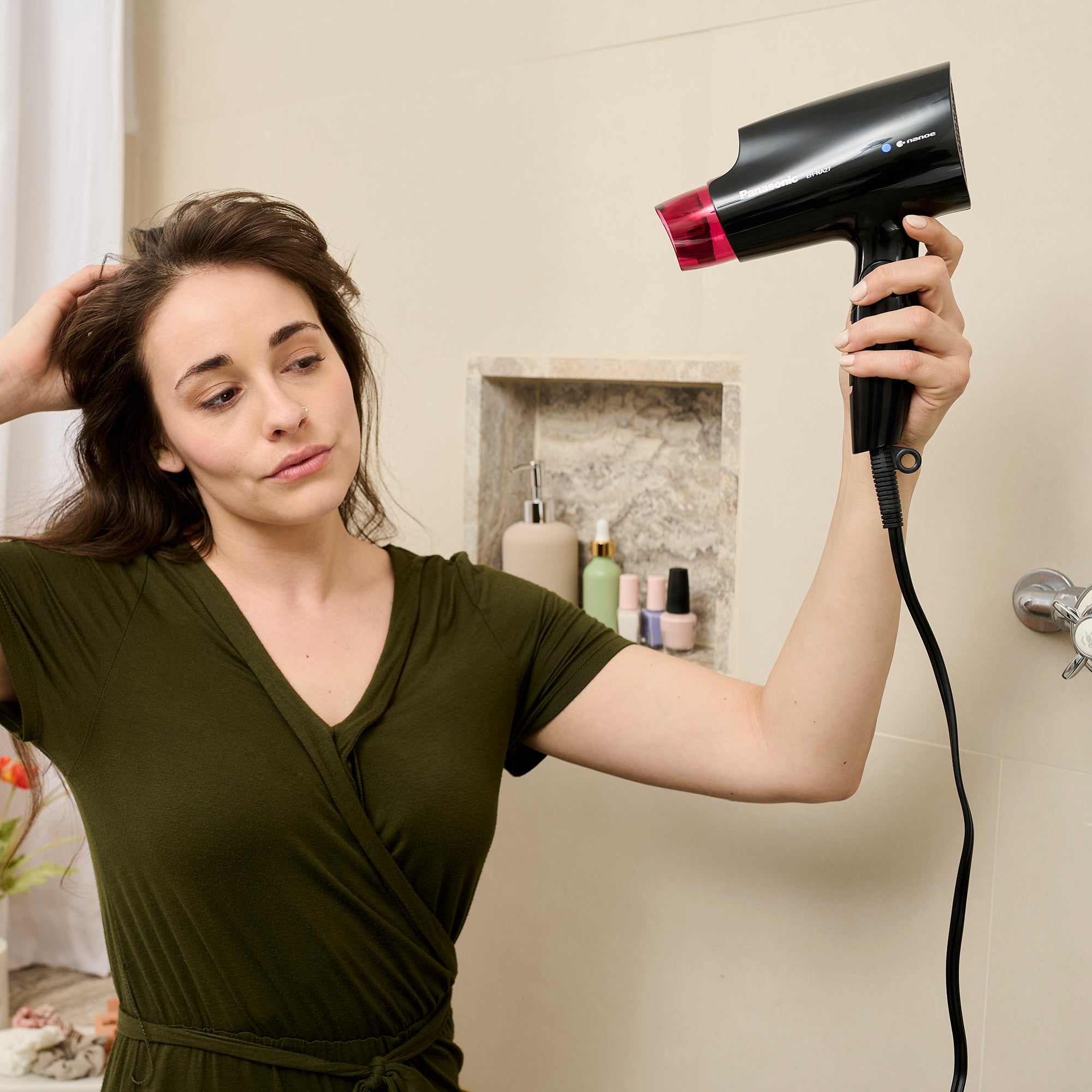 Sèche-cheveux compact à séchage rapide nanoe™